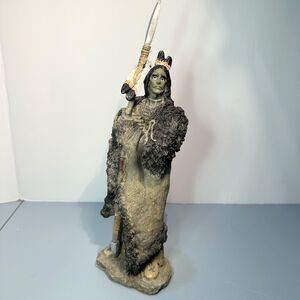 Vintage Native American Resin Statue Figure - Detailed Collectible Indigenous Ar